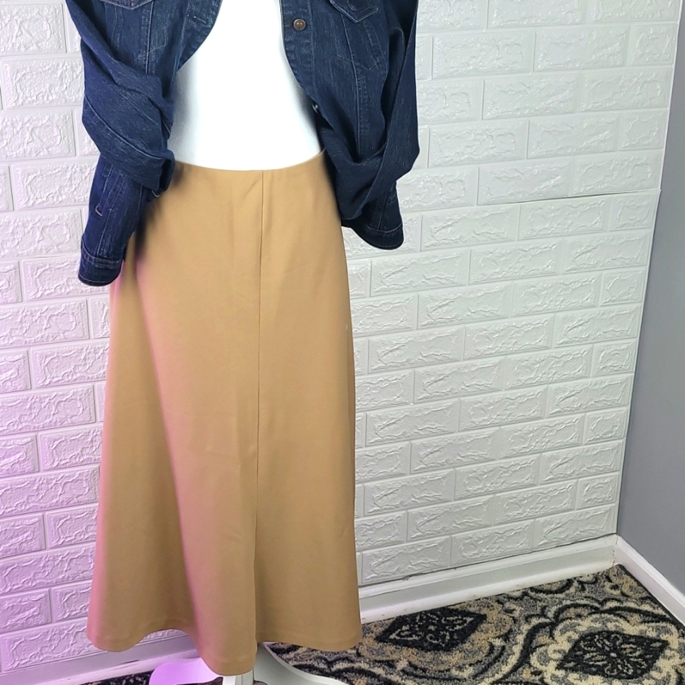 Ellen Tracy Tan skirt size 4